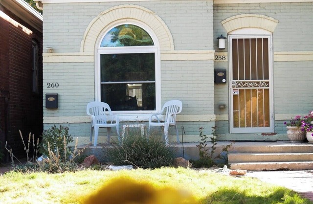Central Denver 2bd/2ba, 30+ days, pet friendly, walkable neighborhood
