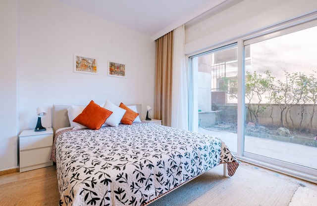 Central Flat w Garden 10 min to Metro and Zorlu