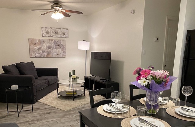 Central Phoenix Oasis for Business Travelers - 1BR/1BA with Private Laundry