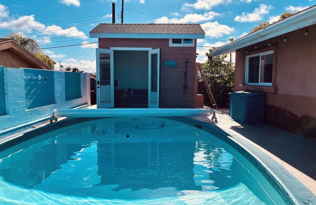 Nuevo AC! * LOCAL CENTRAL *, limpio, acogedor, magnífico con piscina privada de sal.