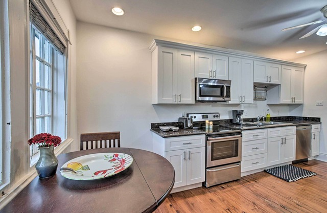 New Orleans Condo - Walk to Downtown!