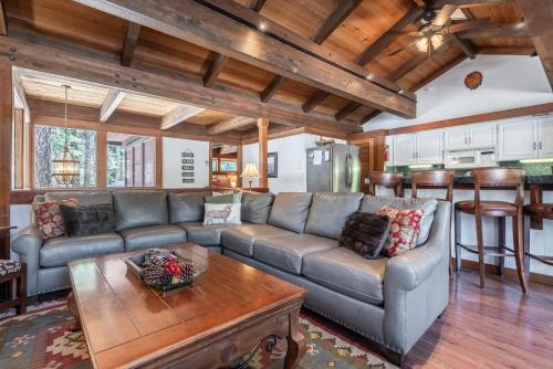 Centrally Located Tahoe Taverns Condo, Close to Tahoe City & Skiing at Alpine and OV!