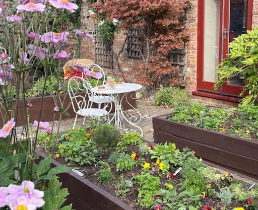 Centre of town House 3 Bedrooms Sleeps 5 and Infant Free Onsite Parking 2 Cars