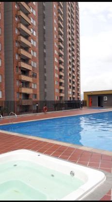 Cerca al estadio familiar parqueadero piscina