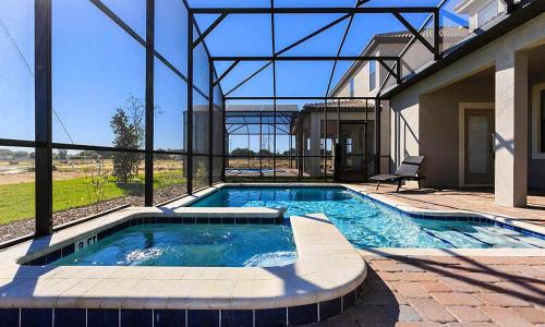 CG002 - Spacious Villa With Screened in Private Pool