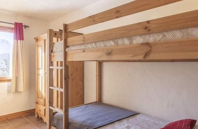 Chalet, wifi, fitness, sauna, balcón, chimenea o estufa a leña, parking, tv, local para esquís