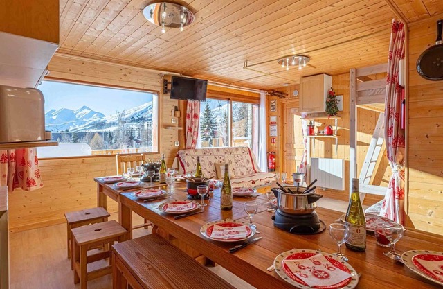 Chalet 'Rdc 110 M2 - Très Proche Des Pistes' con vistas a la montaña, terraza privada y Wi-Fi