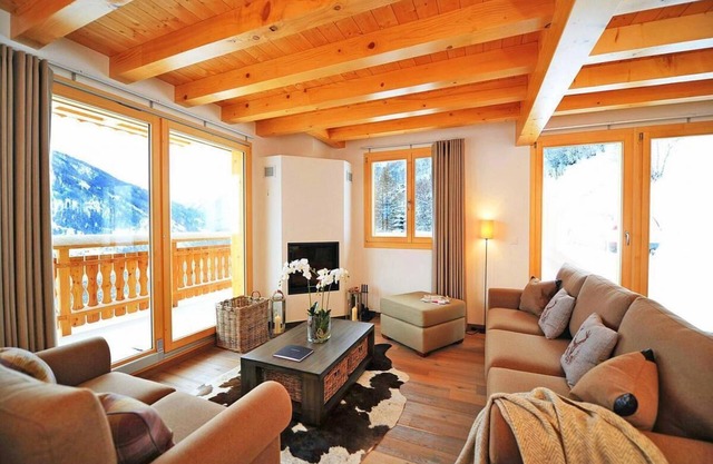 Chalet, a 250m de las pistas de esquí, balcón, chimenea o estufa a leña, parking, tv, 150m², Thyon