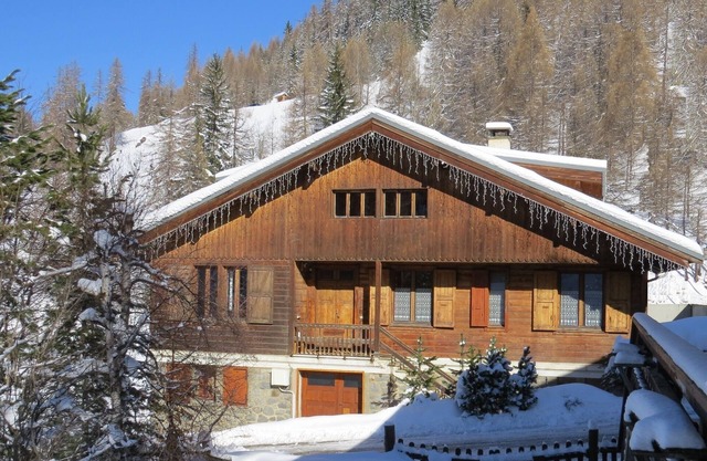 Chalet 290m2, 15 pers/8chambres, Pistes/Télésiège à 100m,*** Tout confort
