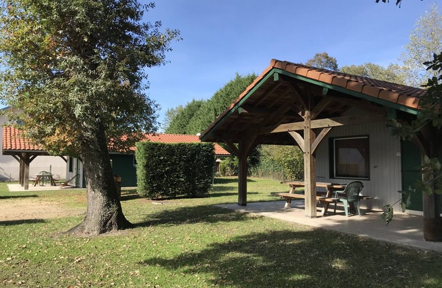 CHALET CONFORT, terraza cubierta, barbacoa, perrera.