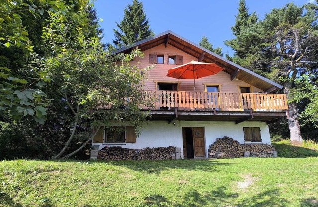 Chalet au Revard , au calme 12 pers.***