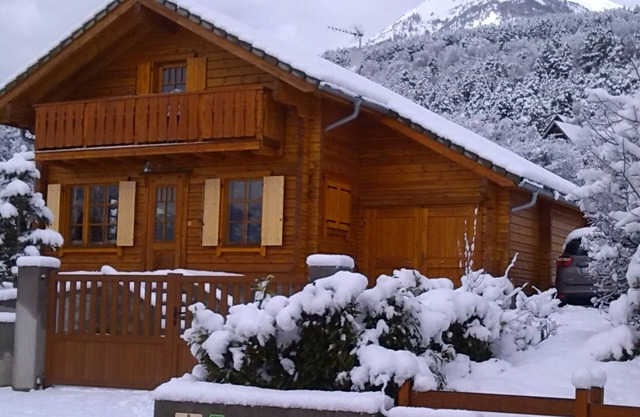 Hermoso y tranquilo chalet de madera ubicado en EMBRUN