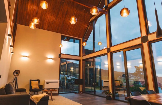 Chalet 'Cabanas Do Pico 1a' with Sea View, Wi-Fi and Air Conditioning