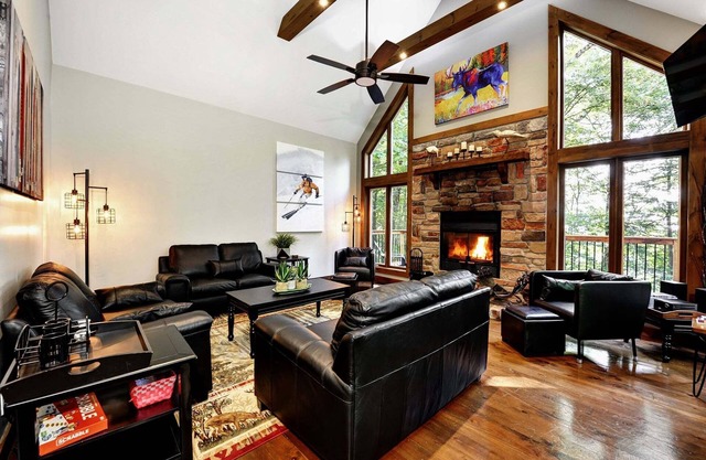 Rare CITQ 4 Star Mountain Chalet en Stoneham Quebec