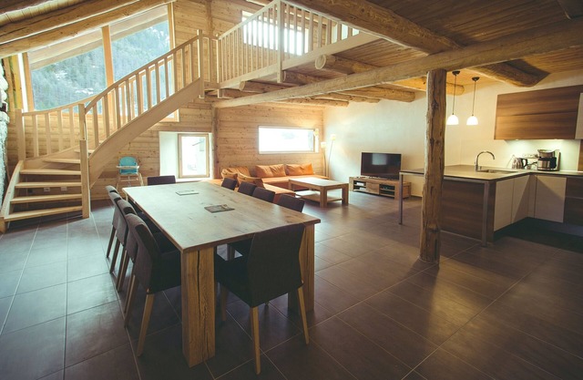 laderas chalet, sauna, jacuzzi, chimenea. Ideal para senderismo, actividades