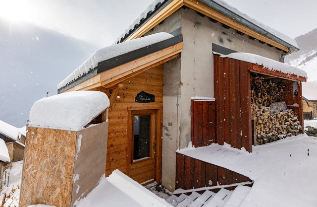 Chalet in the heart of the village of Huez near the ski slope