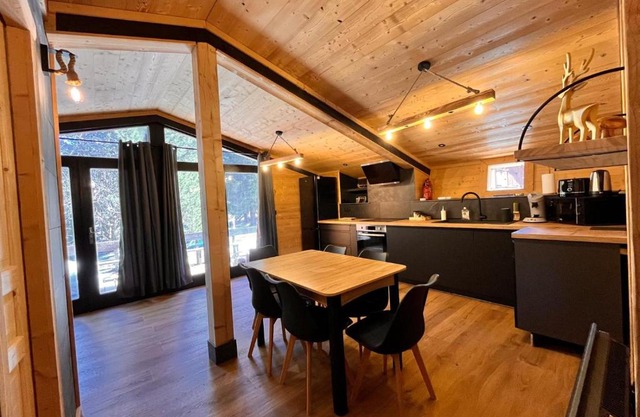 Chalet l'Epicéa dans la forêt, T3 avec terrasse & jardin à 5 min à pied des pistes P2000