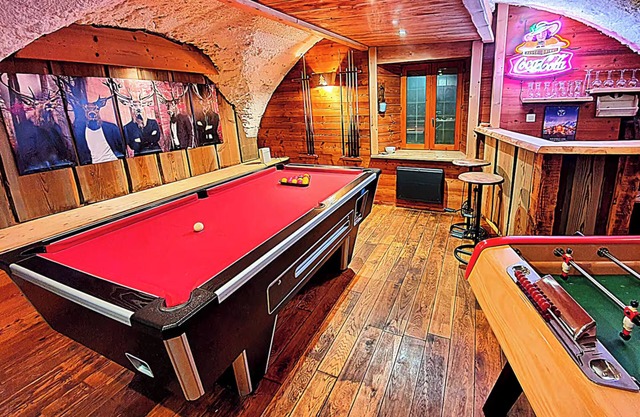 Chalet 'Le Cosy Lodge' con vistas a la montaña, piscina privada y Wi-Fi