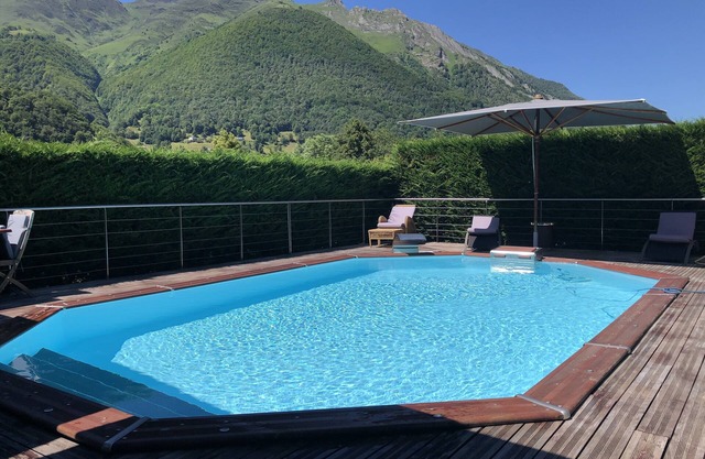 Chalet Le Lisey 4*, 12 pers : mountain view, swimming pool, jacuzzi, garages, fireplace