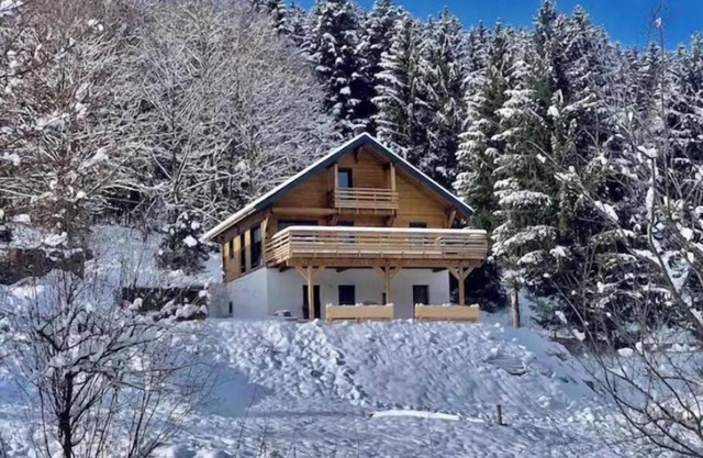 CHALET LES 2 MARMOTTES Classified **** with Nordic bath and pétanque court