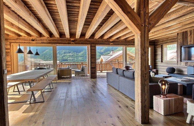 Grand Luxe Chalet Serre Che, spa, piscina climatizada