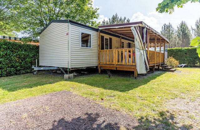 Chalet "Mobilehome Bernard" con jardín privado y aire acondicionado