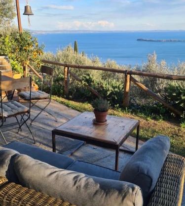 Chalet Montecucco with lake view and jacuzzi
