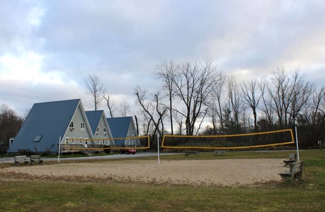 Chalet on the Lake 48 w/ Beach Access, Pools, Sport Courts, Fishing Pond & more!