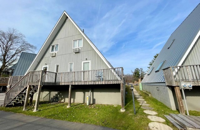 Chalet on the Lake 44 w/ Beach Access, Pools, Sport Courts, Fishing Pond & more!