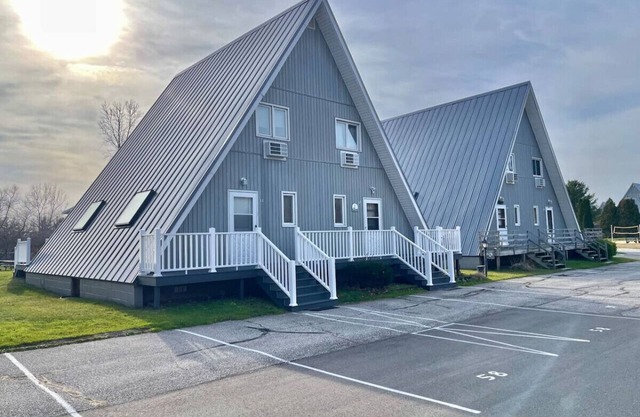 Chalet on the Lake 57 w/ Beach Access, Pools, Sport Courts, Fishing Pond & more!