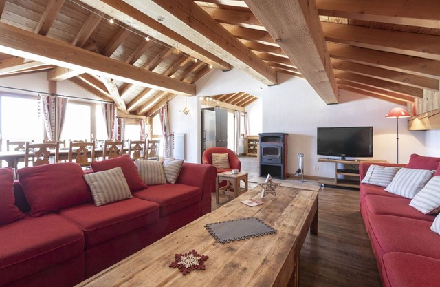 Chalet Perdrix 3, La Rosière, 14 people