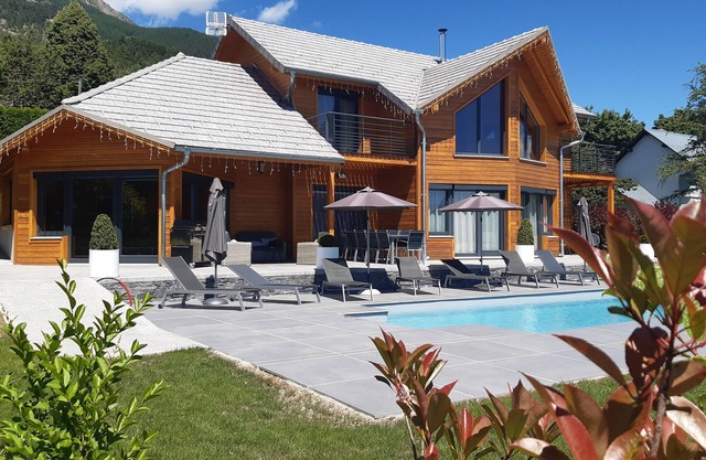 CHALET PAULANTOINE con PISCINA Y ÁREA DE BALNEOTERAPIA