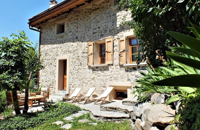 Chalet 'Pierre-vue Sur Le Pelvoux' con vistas a la montaña, jardín privado y balcón