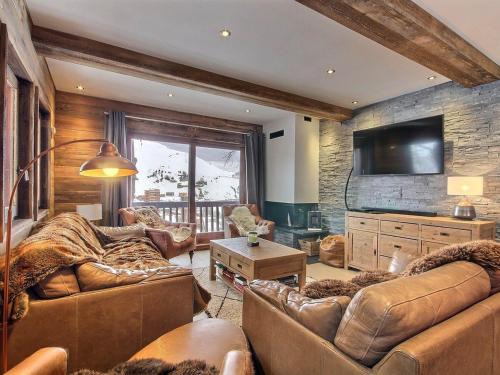 Chalet rénové au pied des pistes avec balcon et cheminée - FR-1-455-231