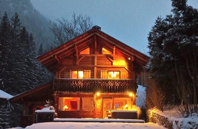Chalet Scierie, bonito chalet con bañera de hidromasaje y maravillosas vistas, 4 dormitorios.