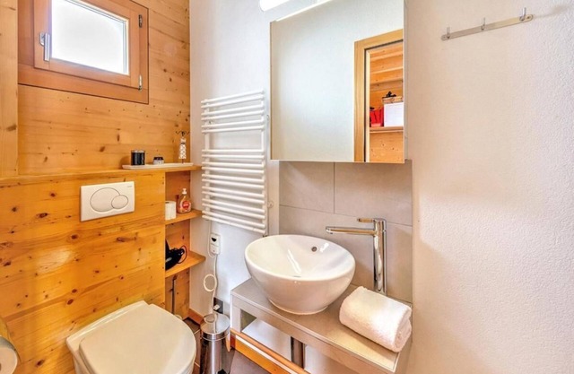 Chalet, sauna, terraza, balcón, chimenea o estufa a leña, parking, tv, local para esquís, 200m²