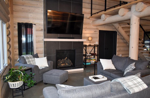 Chalet un Air de Bois, riverside log cabin
