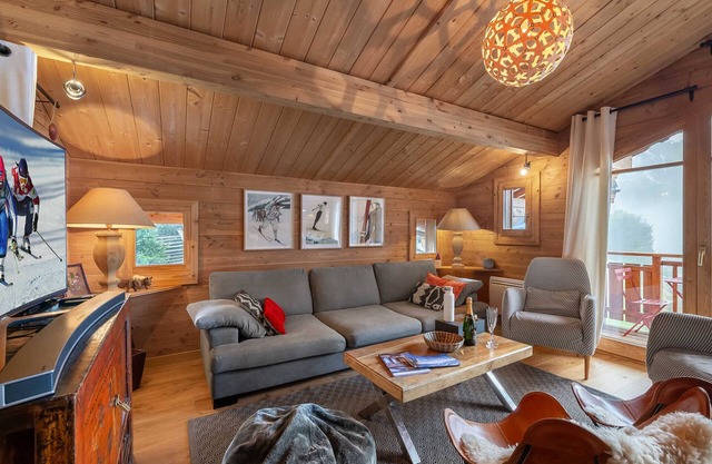 Chalet acogedor y familiar para 10 personas con servicios de lujo en Saint Marcel