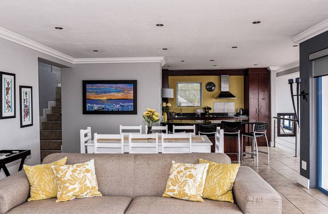 De Charis a Theo: relájese con estilo en esta casa de vacaciones de 3 habitaciones en Langebaan