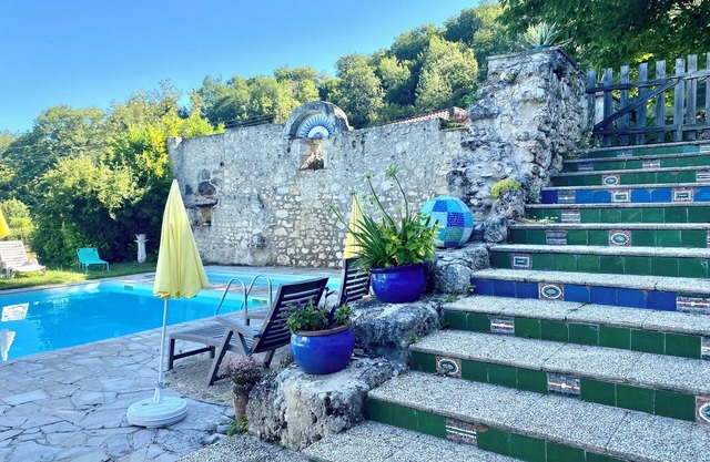 Restaurada Casa con piscina en Quiet Little Valley