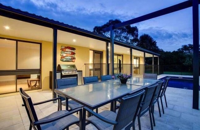 Charmes paradise by the shore, Tootgarook - 1 NIGHT FREE!* - Luxury 4 bedroom zoned house with heated pool