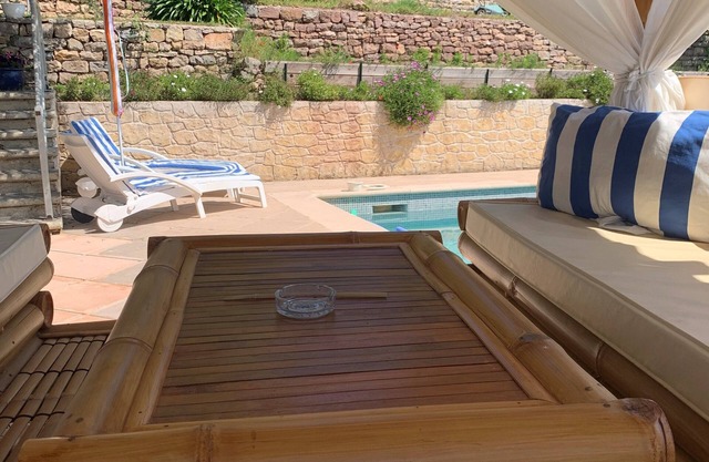 CHALET CON ENCANTO CON CUALQUIER CONFORT CON PISCINA Y TERRAZA PRIVADA