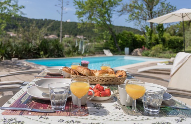 Majestuosa villa en Montbrun con piscina privada climatizada