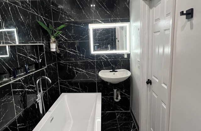 Charming 1-bedroom house in pleasant Miami with AC, WiFi