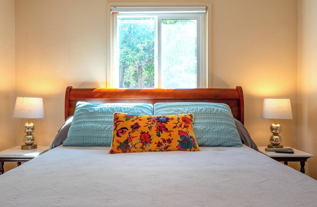 Charming 1-bedroom medium term rental apartment in serene Santa Fe w/ WiFi, AC,