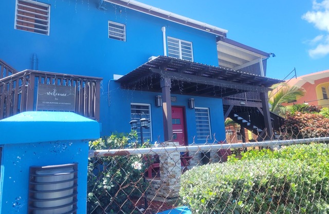 Charming 1 bedroom studio with WiFi, AC in peaceful St. Johns. We have 2 x 1 bed