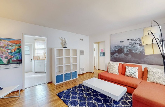 Charming 1 Bedroom Santa Monica Cottage 3 Blocks to beach!!