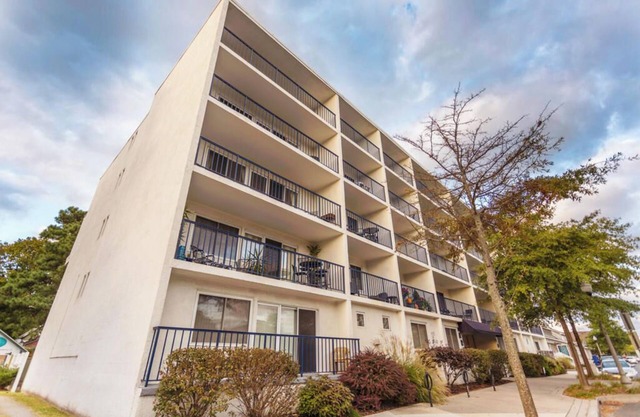 Charming 1BR Rehoboth Condo w/ Elevator, Parking&Beach Access – Perfect Getaway!
