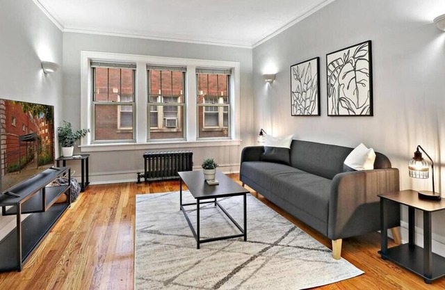 Vibrant 1BR Portage Park Apt Near Shops and Dining