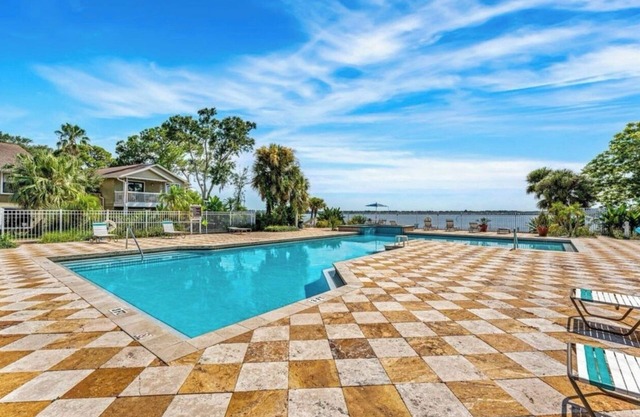 Charming 2-bd, 2--bath condo in gated community, min 3 month stay